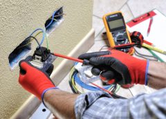 Electrician technician